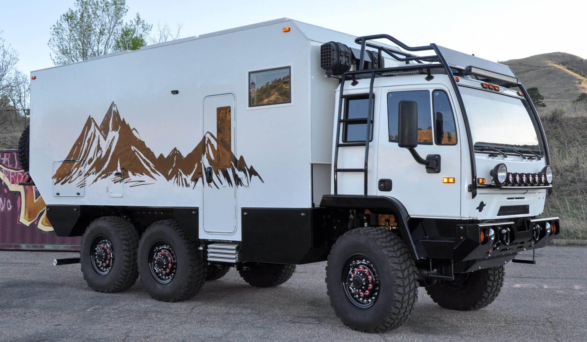 Stewart & Stevenson M1083