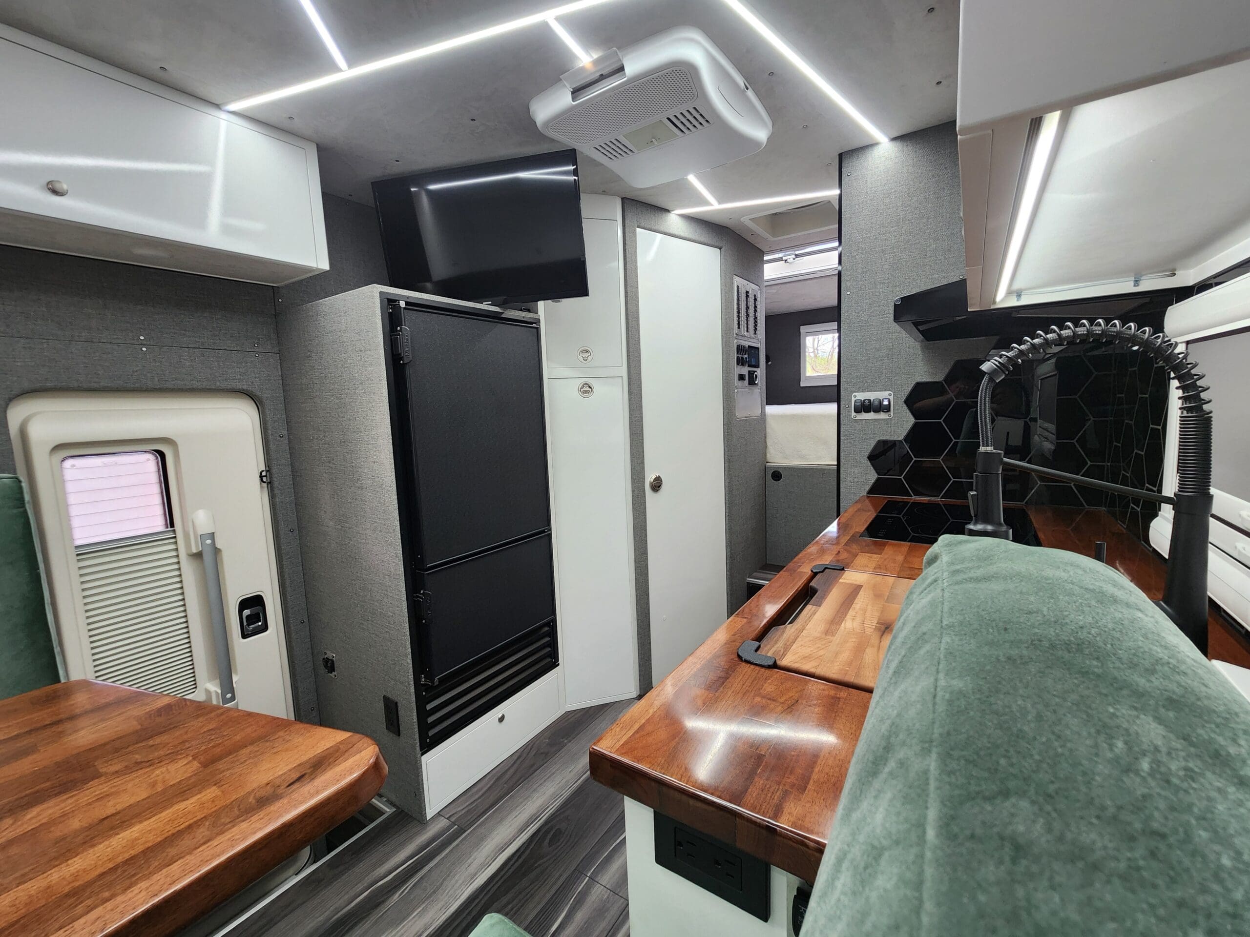 Expedition truck for sale 