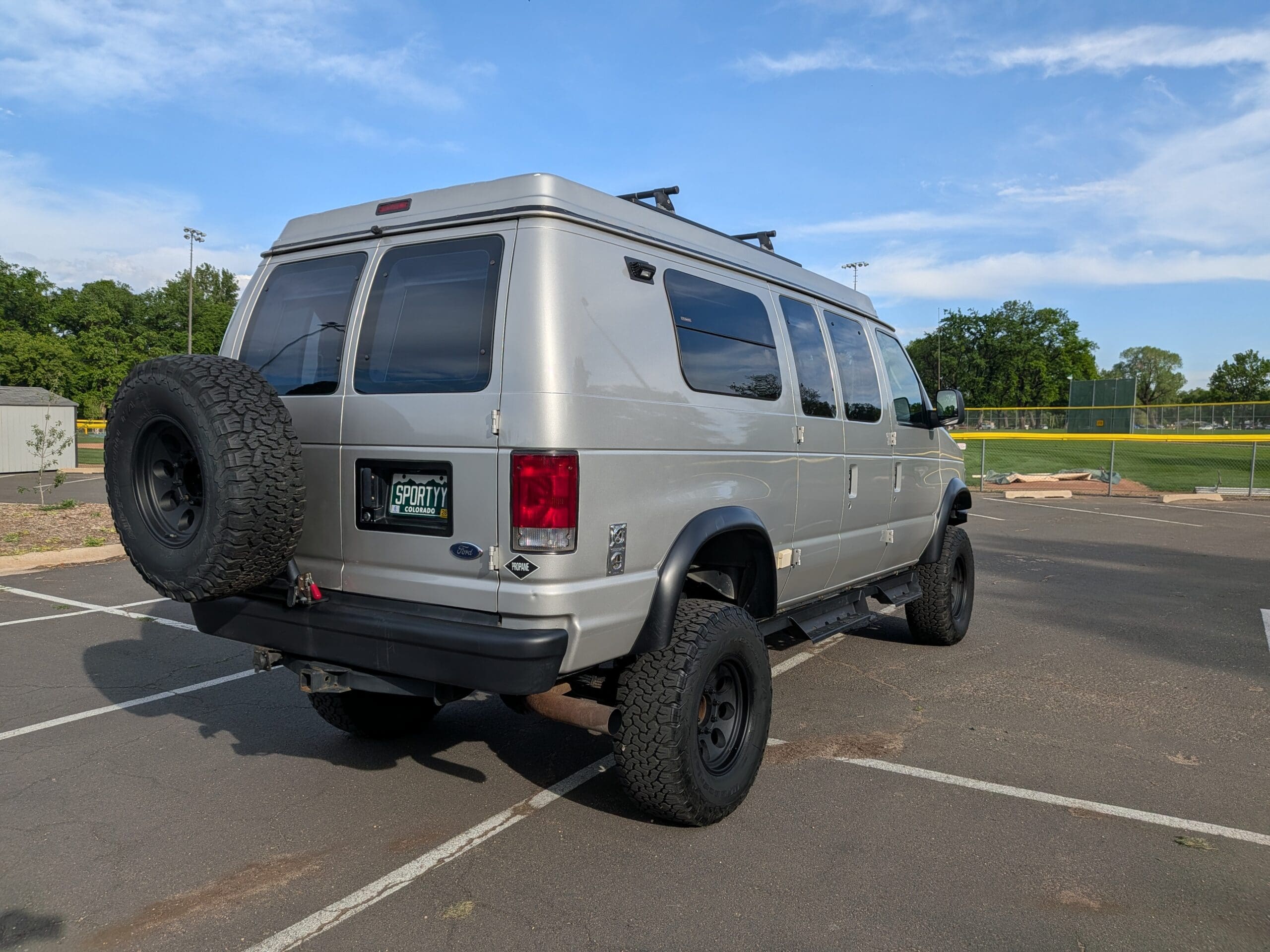 Ford E-350 4x4