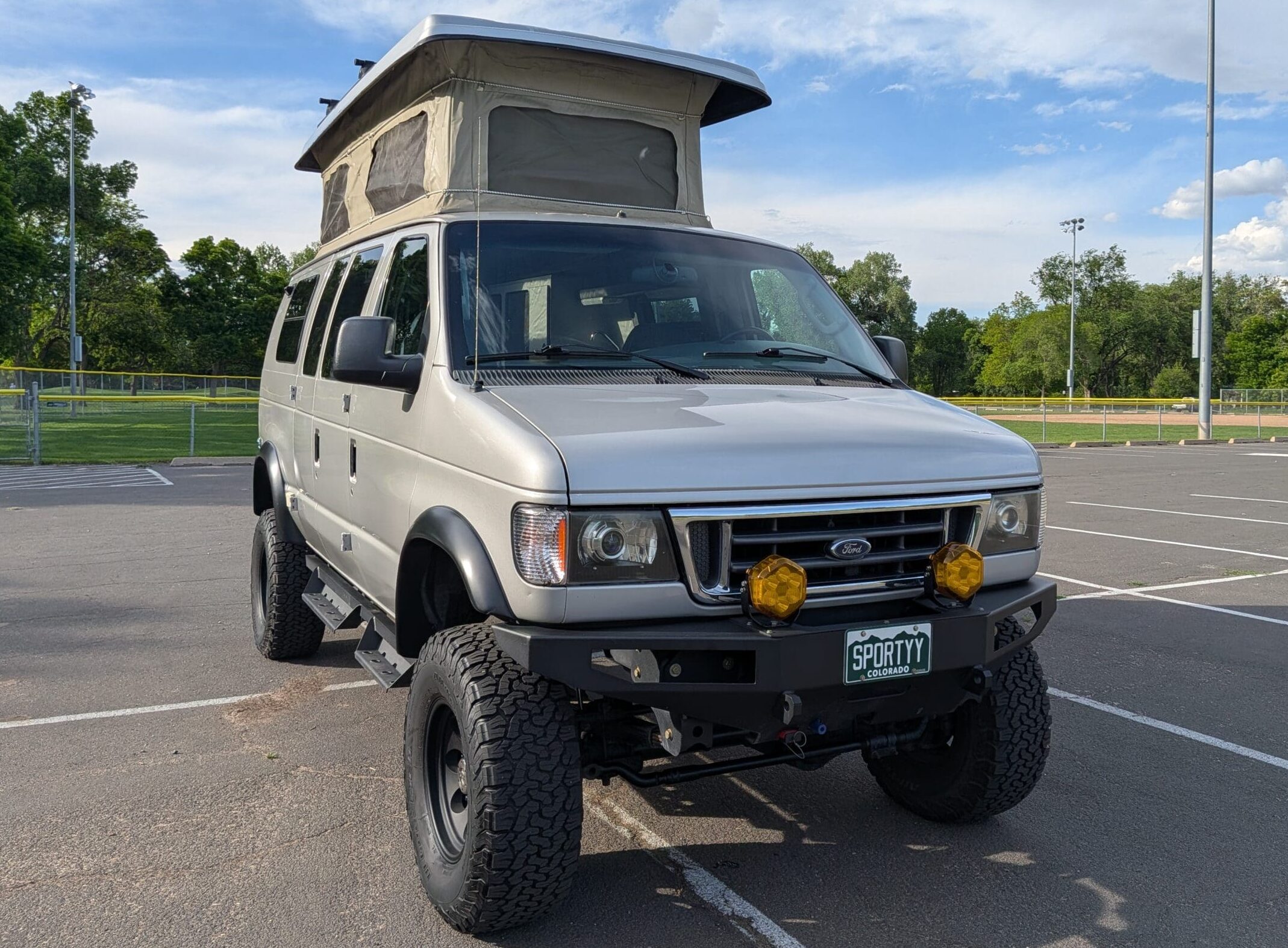 Ford E-350 4x4