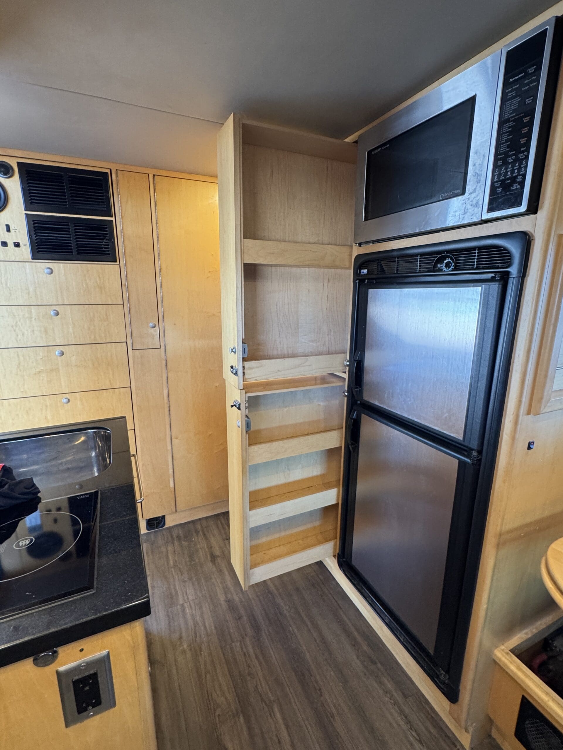 EarthRoamer F-550 