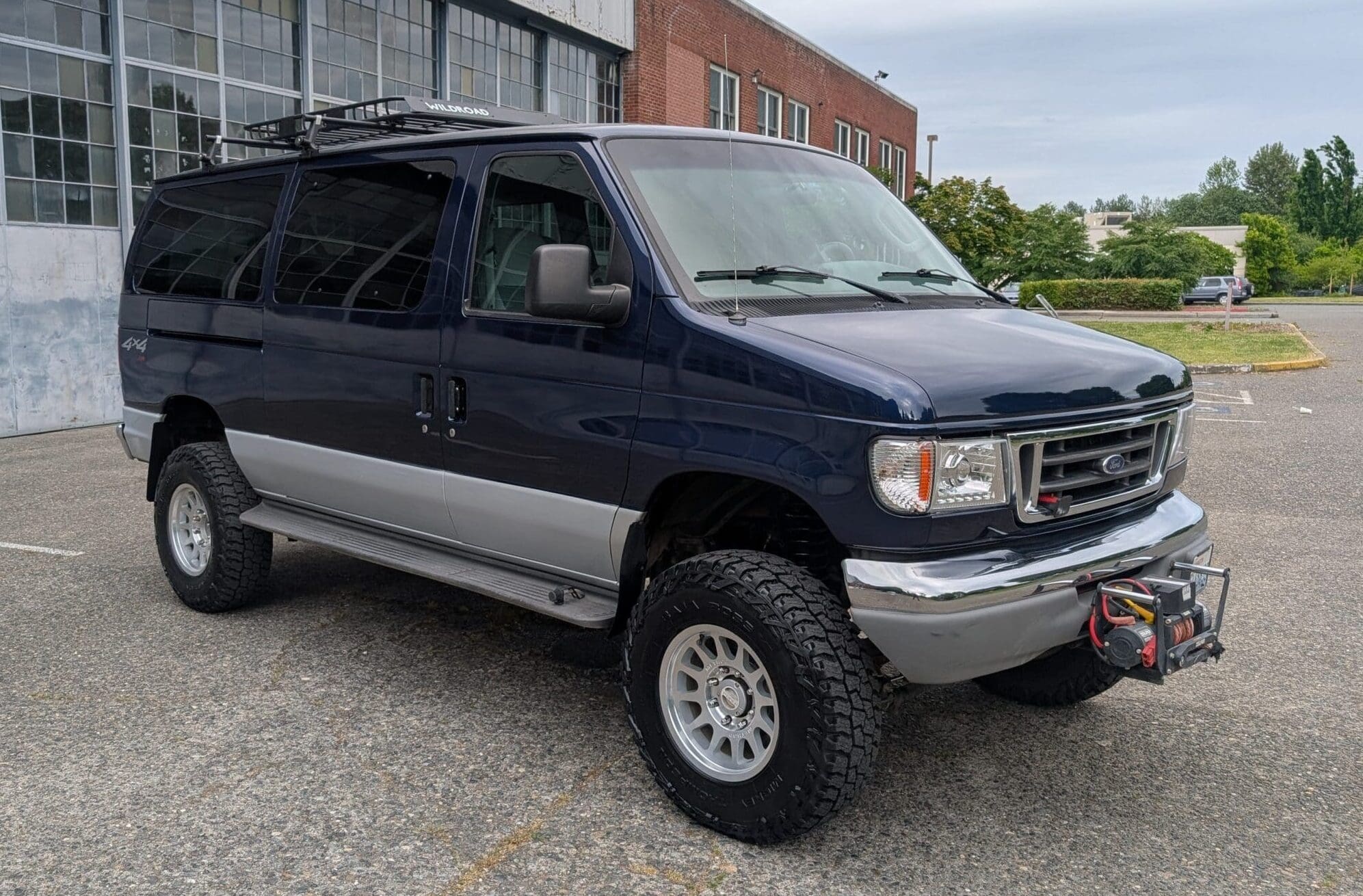 Ford E-350 4x4