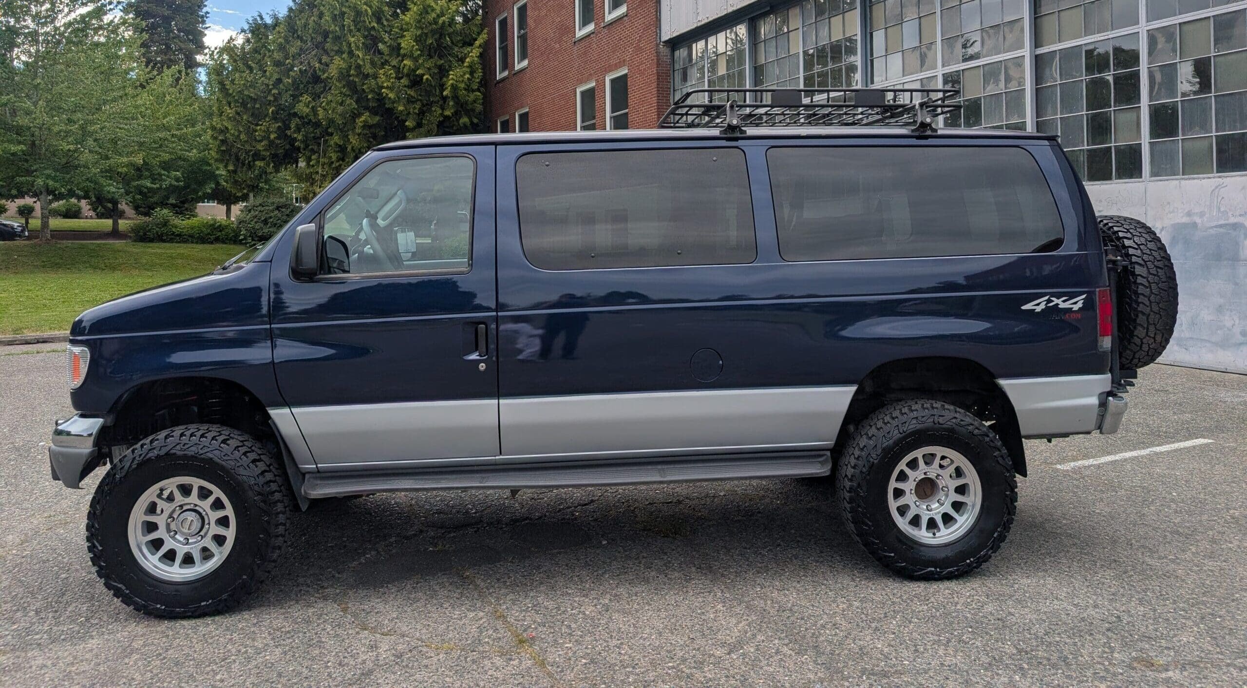 Ford E-350 4x4