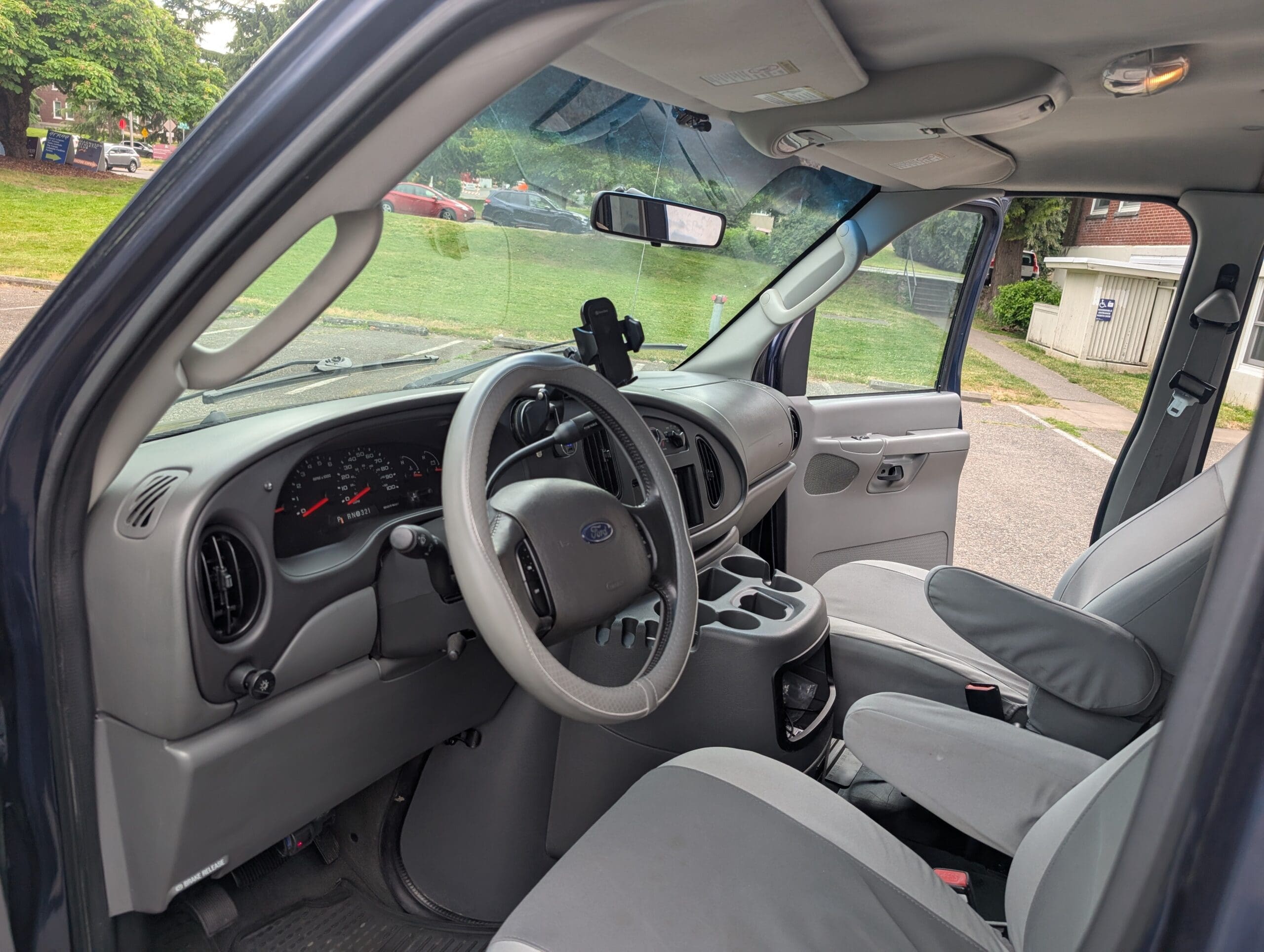 Ford E-350 4x4