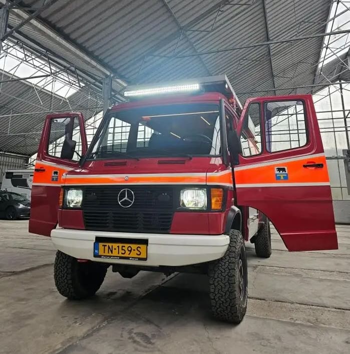 Mercedes overland camper 
