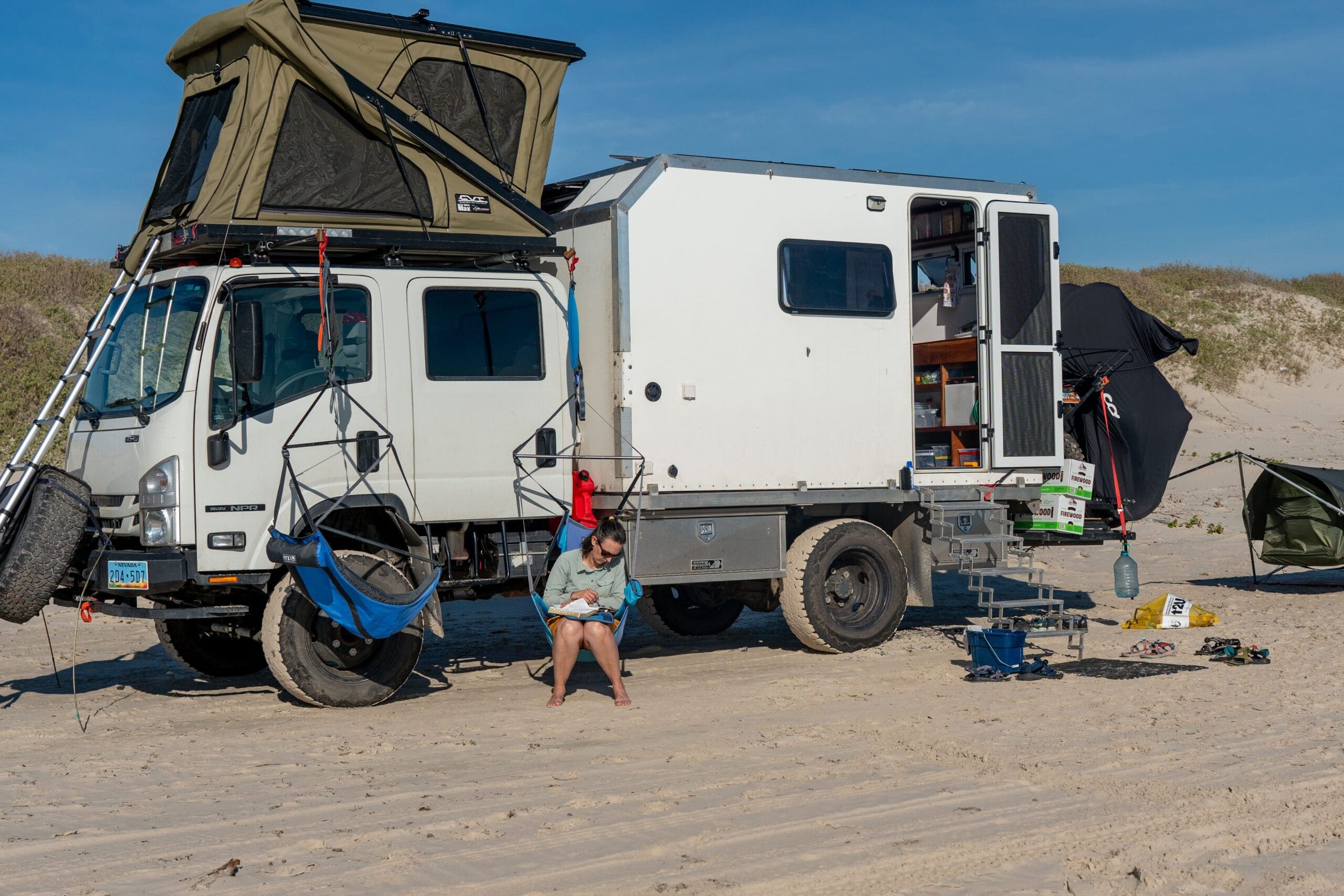 Isuzu NPR overland