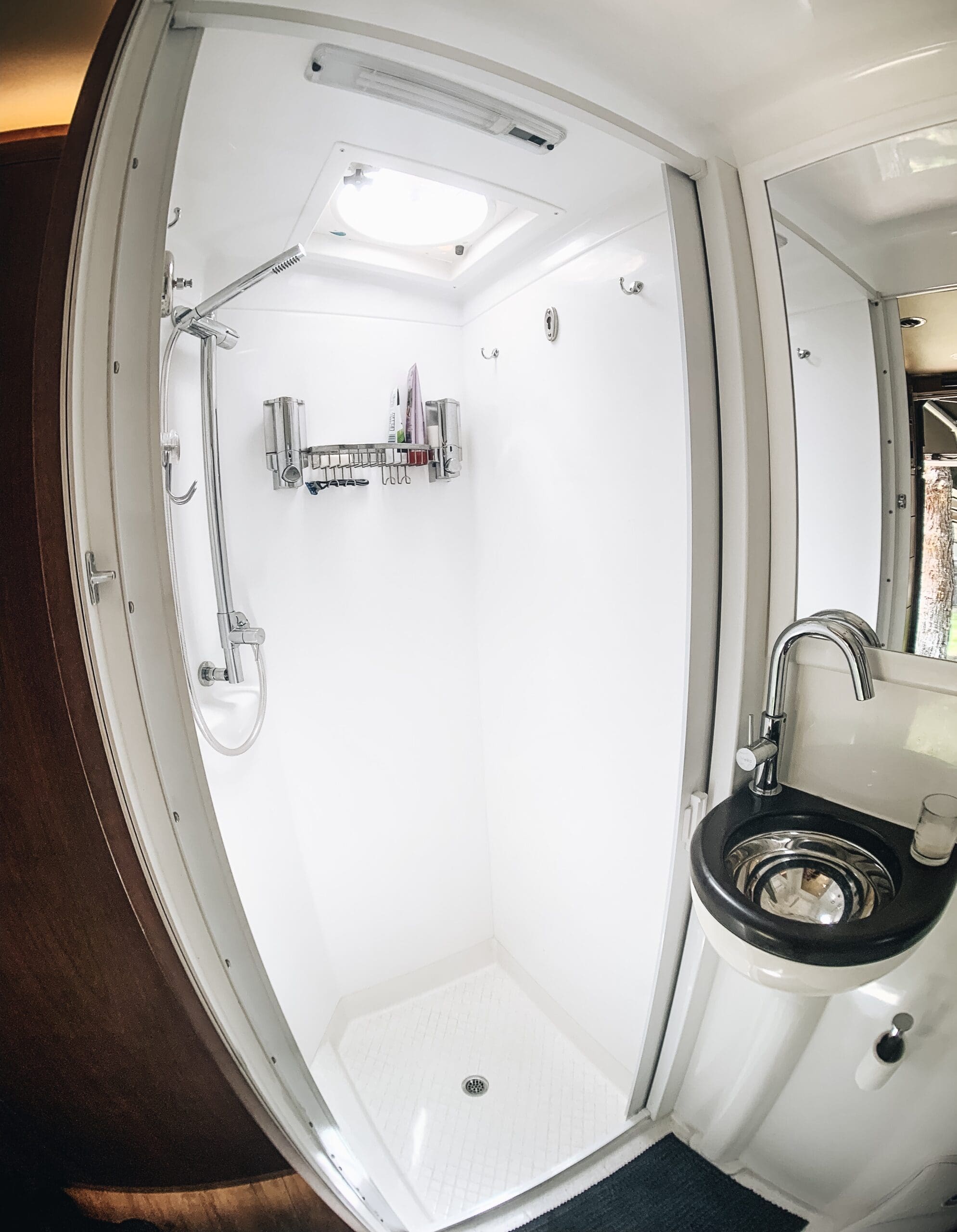 EarthRoamer expedition truck 