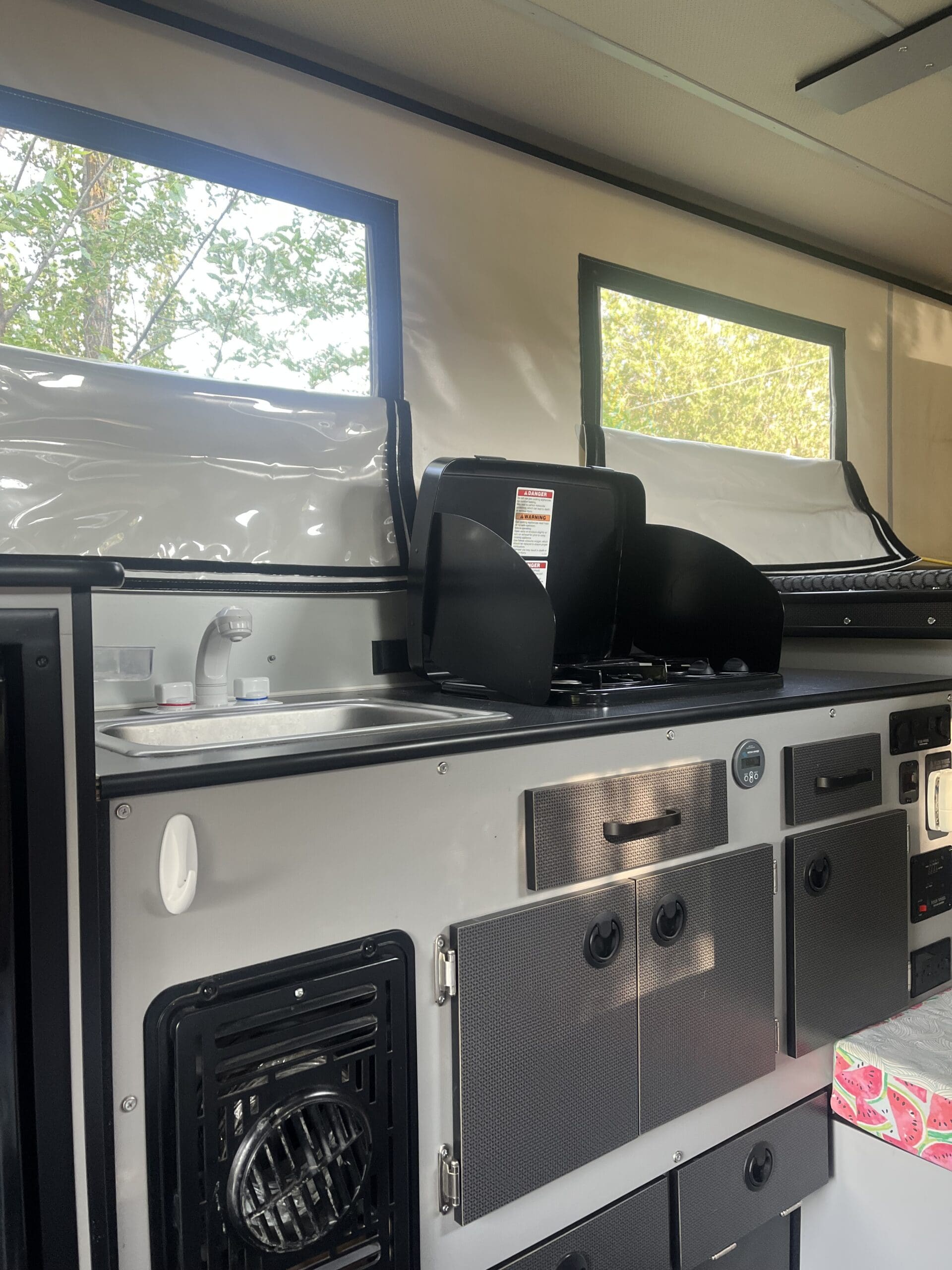 Four Wheel Campers overland 