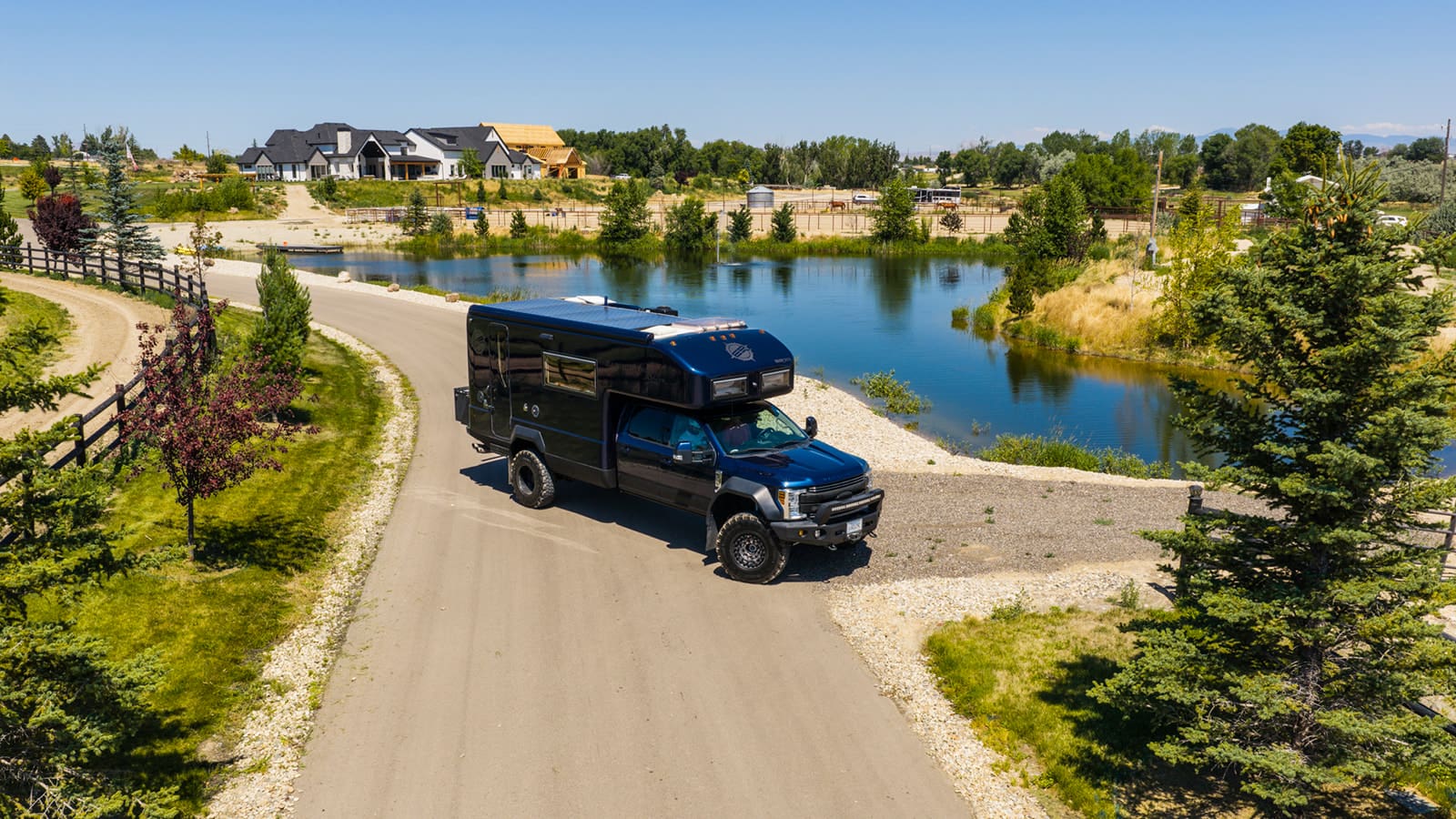 EarthRoamer expedition truck