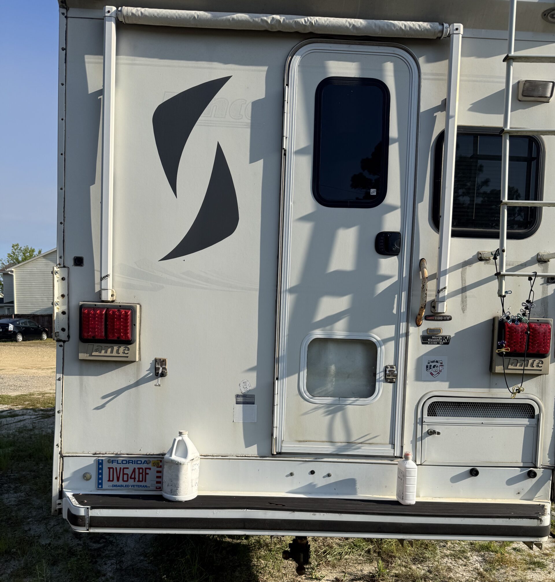 Ford F-550 Lance Camper 