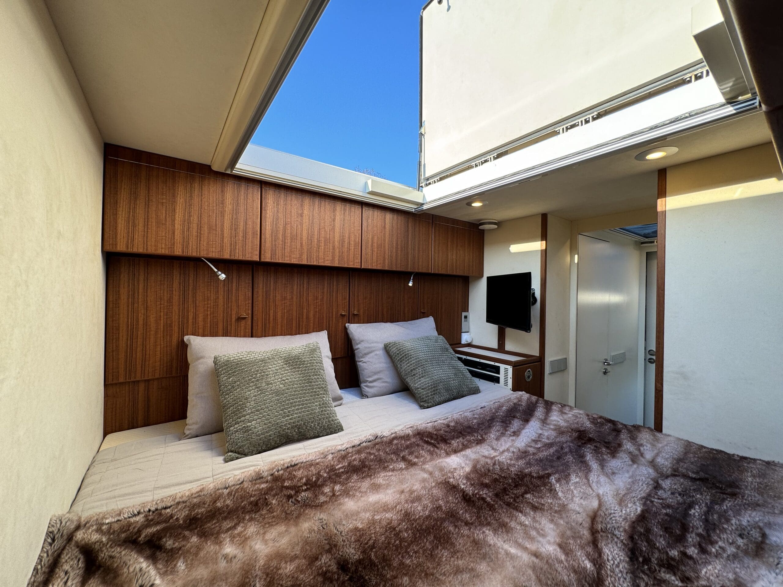 Expedition truck for sale