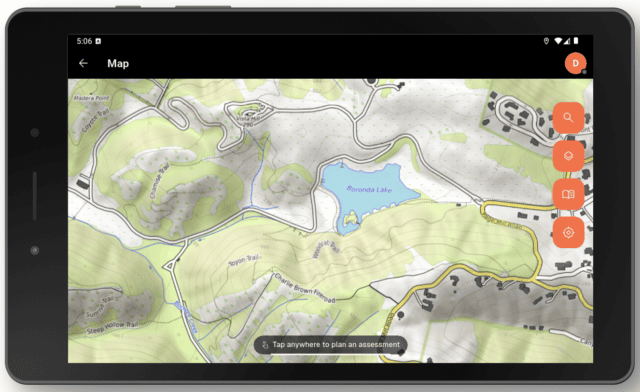 A tablet displays a topographic map centered on Round Lake, showing contour lines, trails, roads, and several campspotter map icons on the right for different functions.