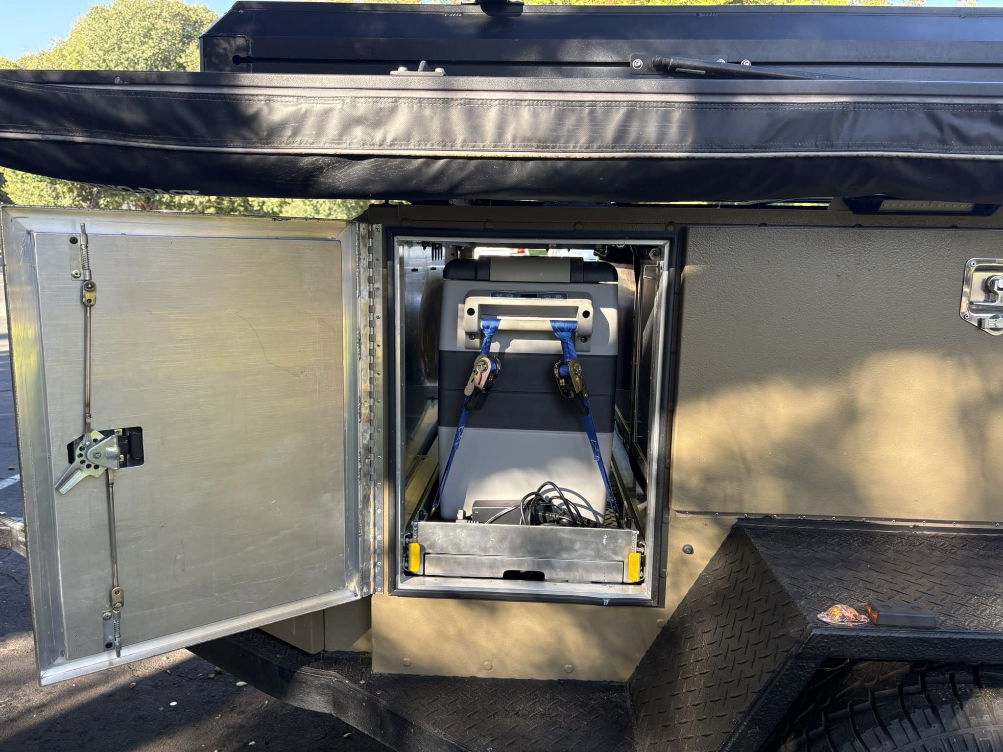 Custom overland trailer 