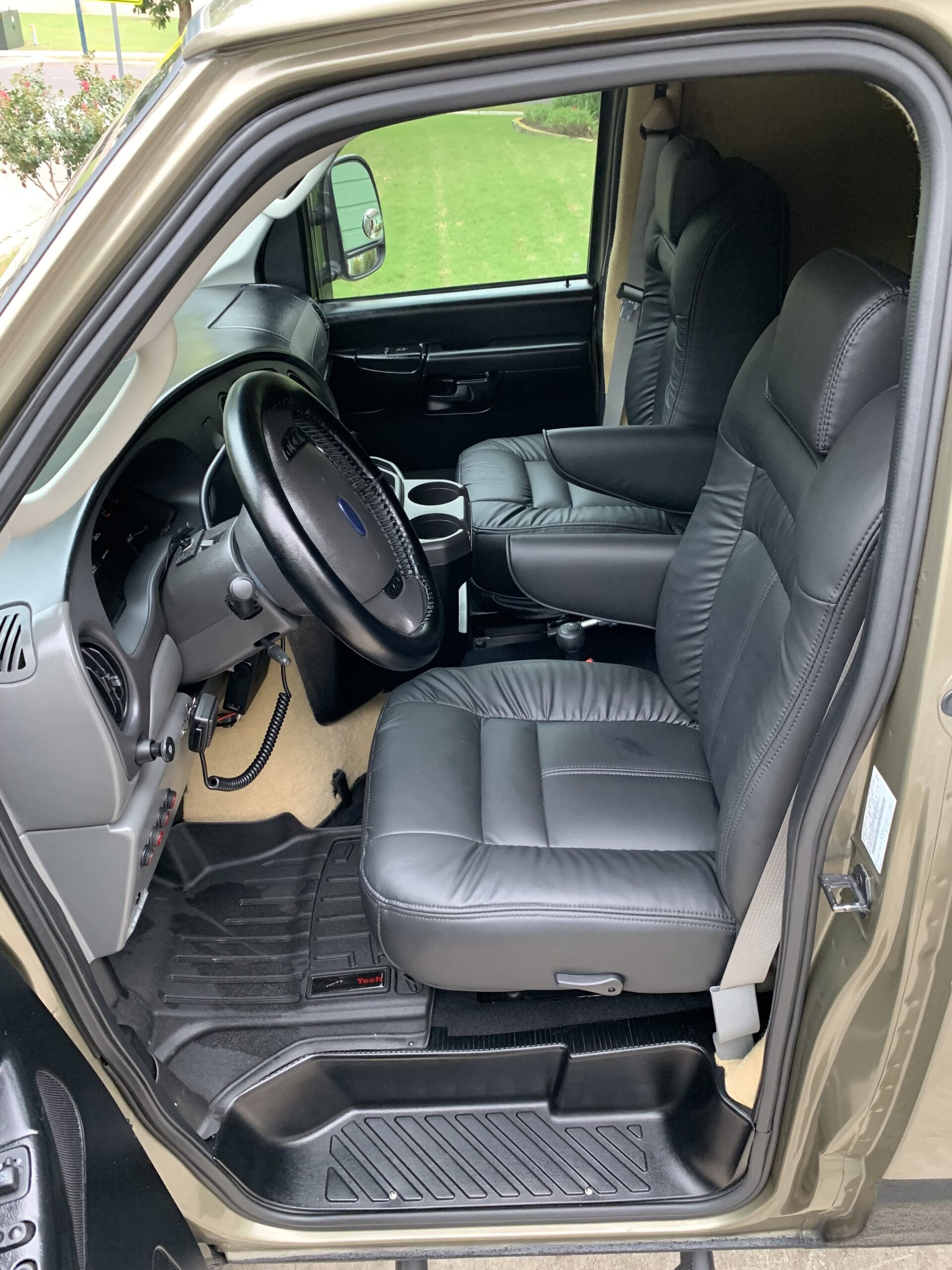 Ford E-350 4x4