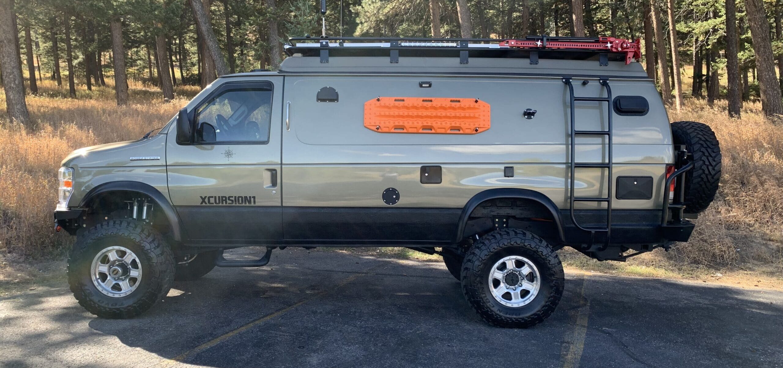 Ford E-350 4x4