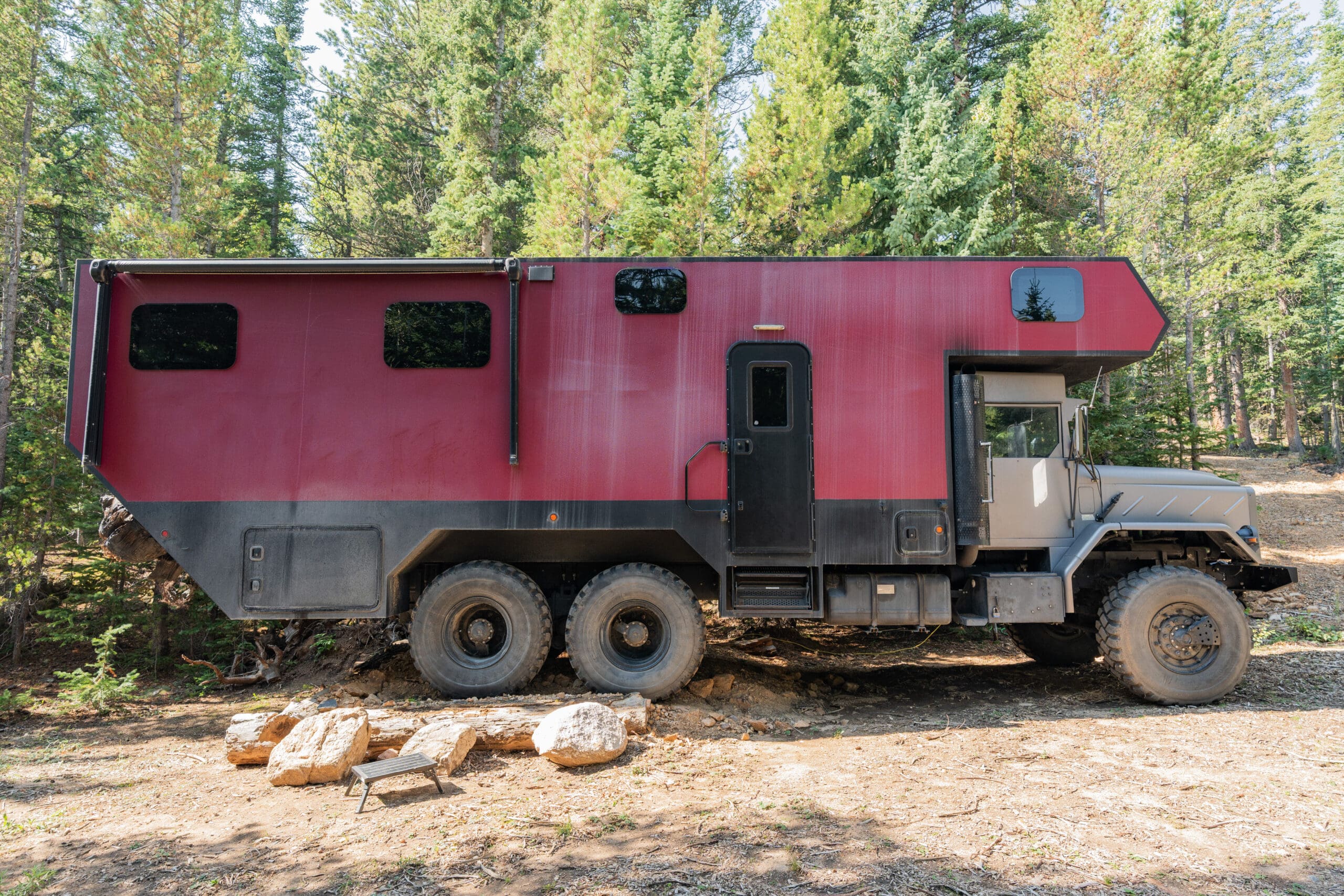 Expedition truck 6x6