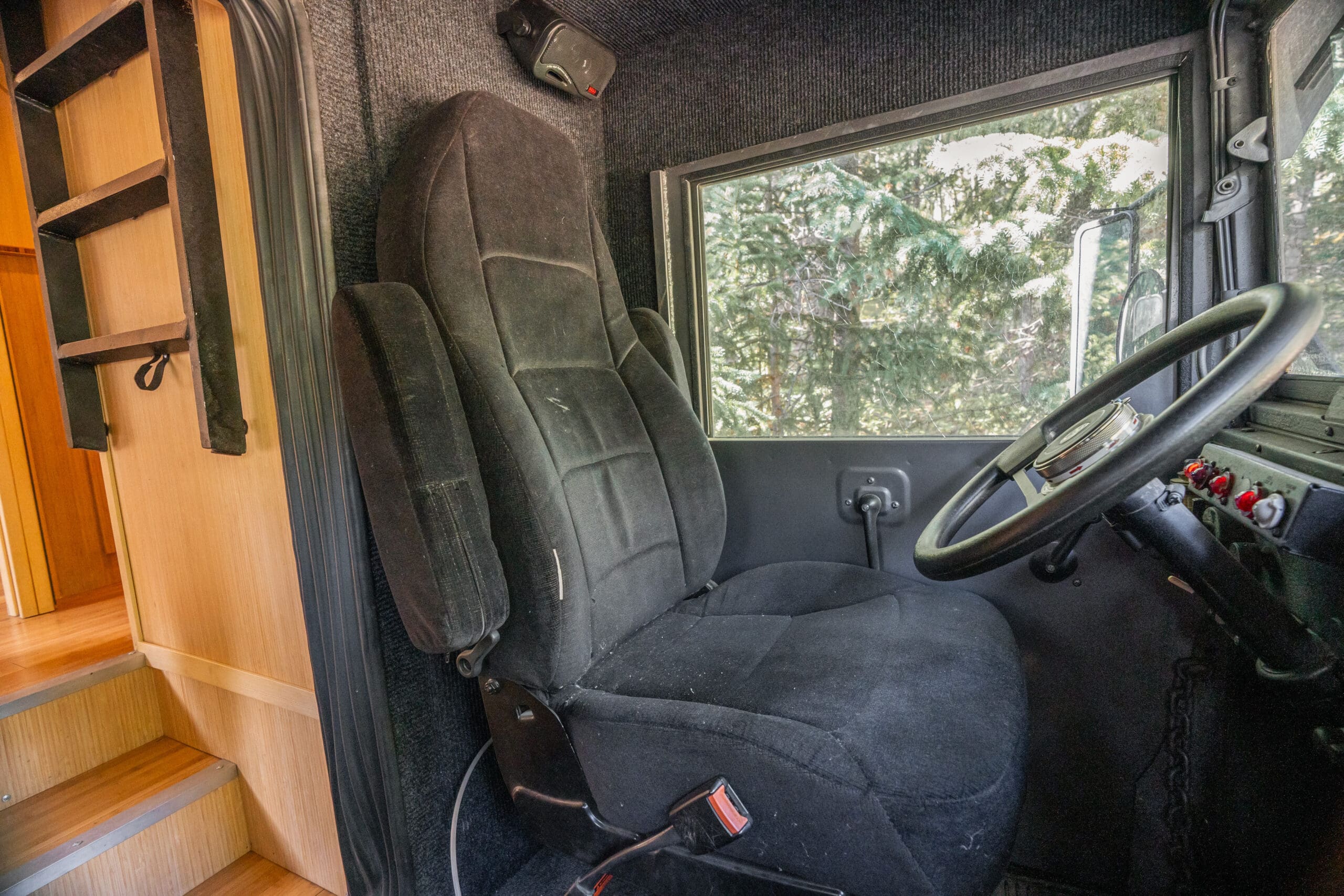 Expedition truck 6x6 