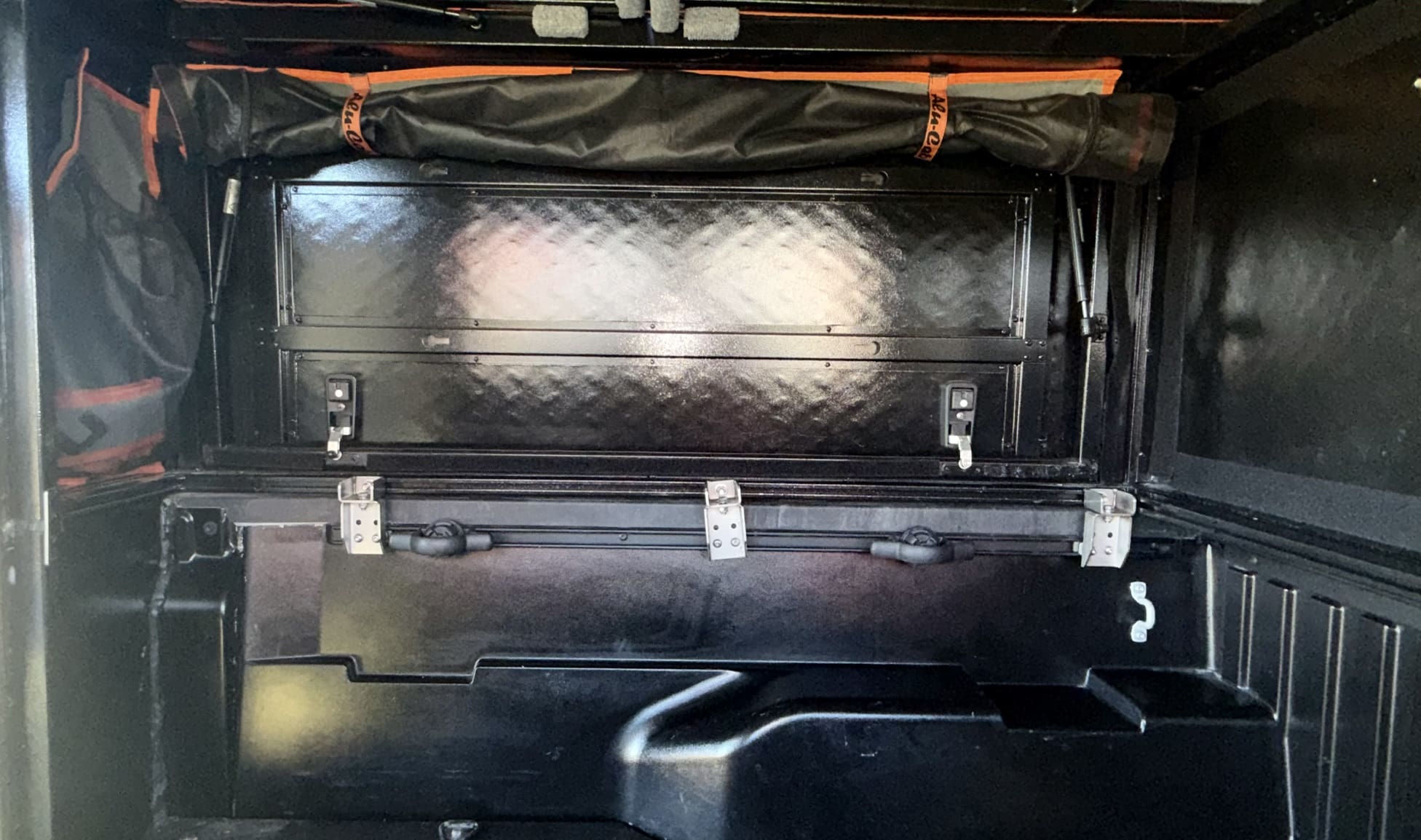 Alu-Cab camper 