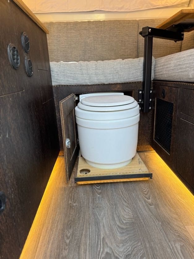 Ford F-350 Tremor camper 