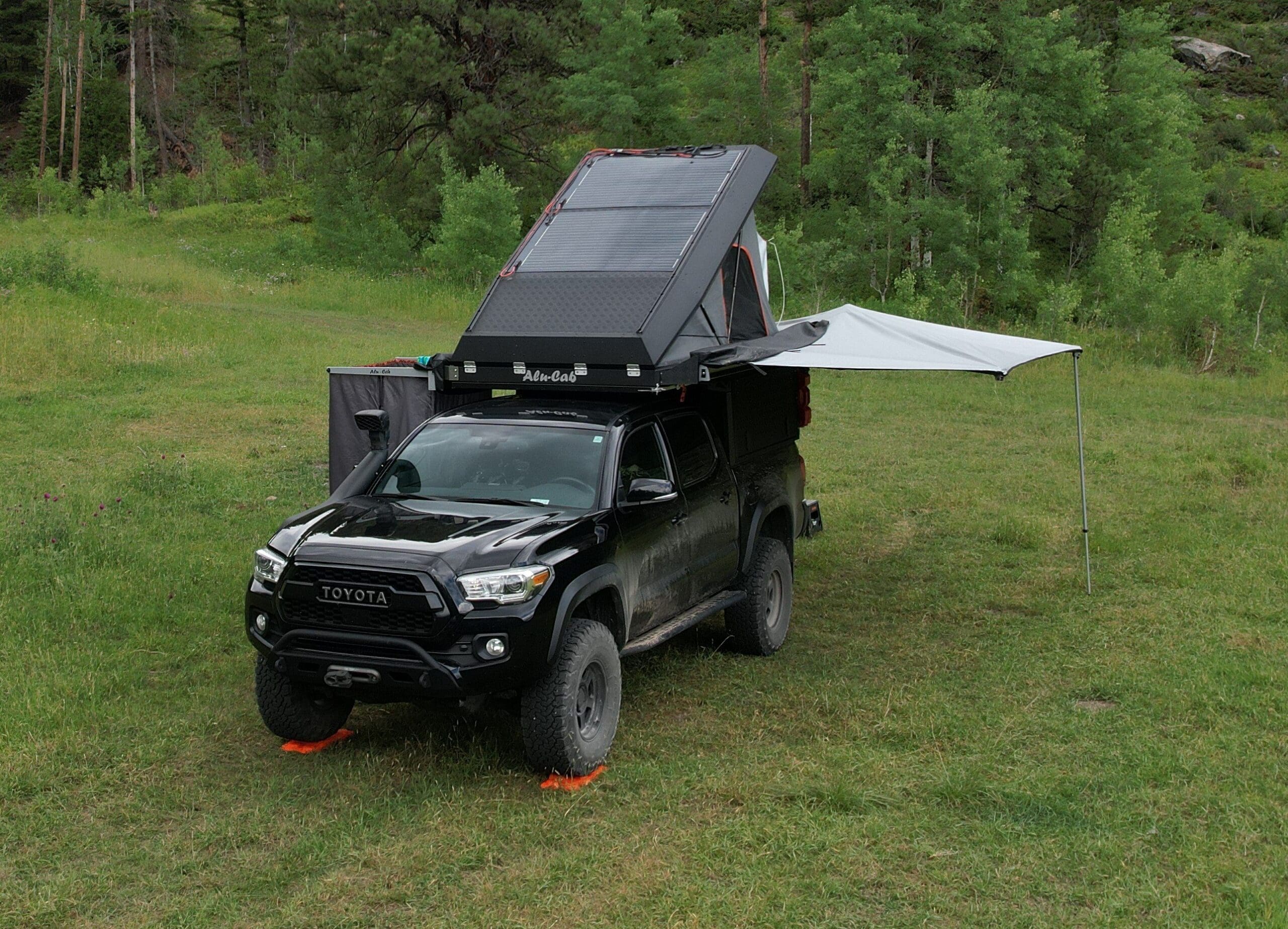 Tacoma with Alu-Cab 