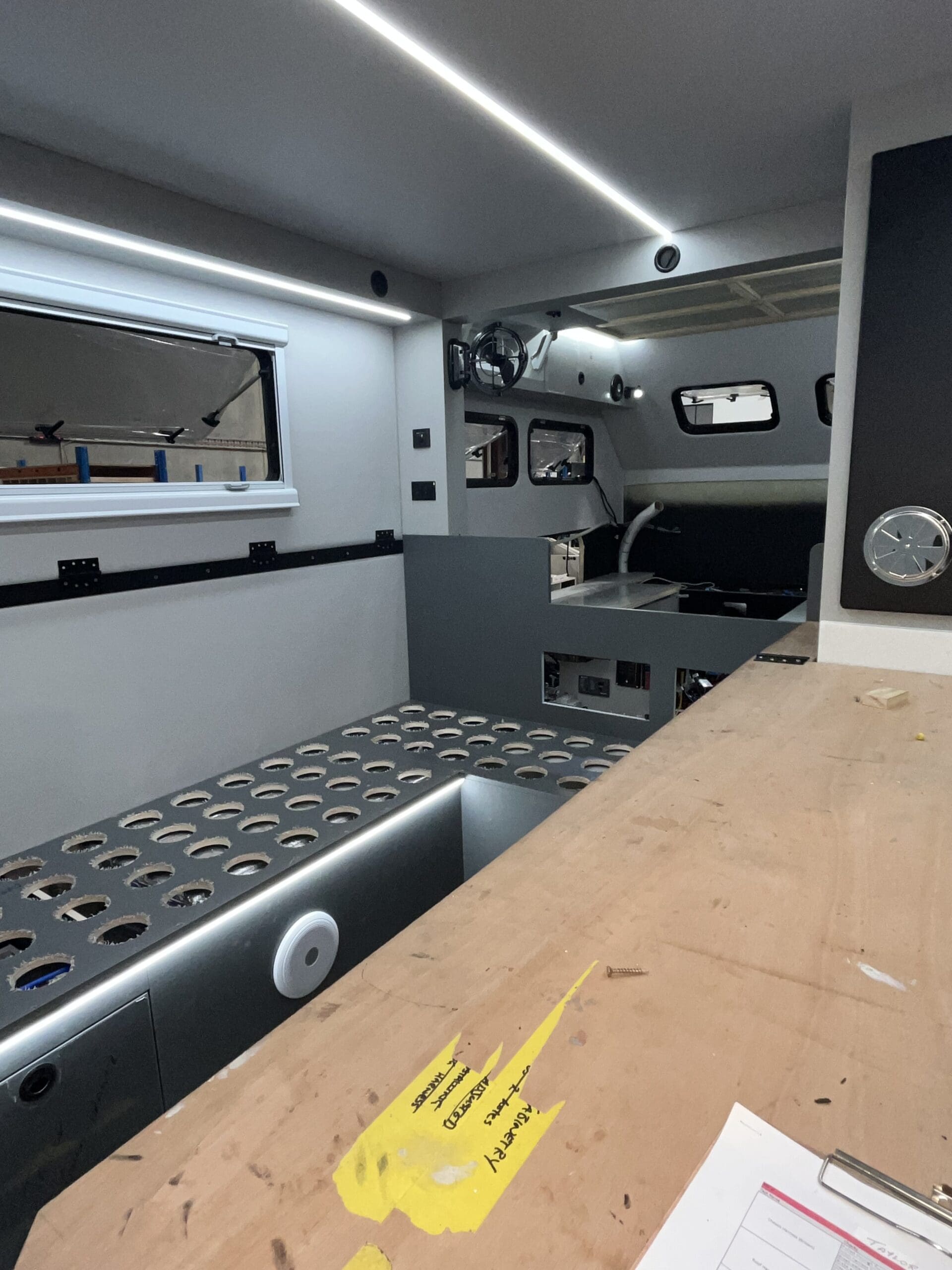 Brüder EXP-8 off-road camper