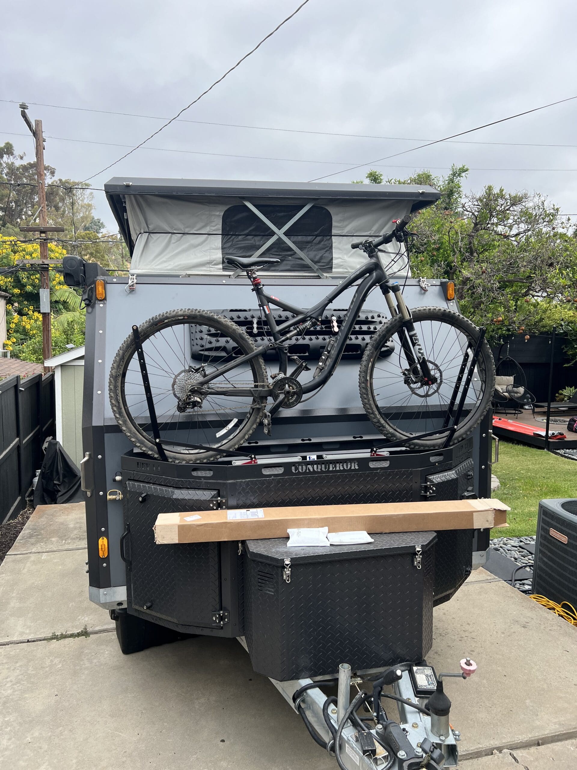 Conqueror UEV-14 expedition trailer
