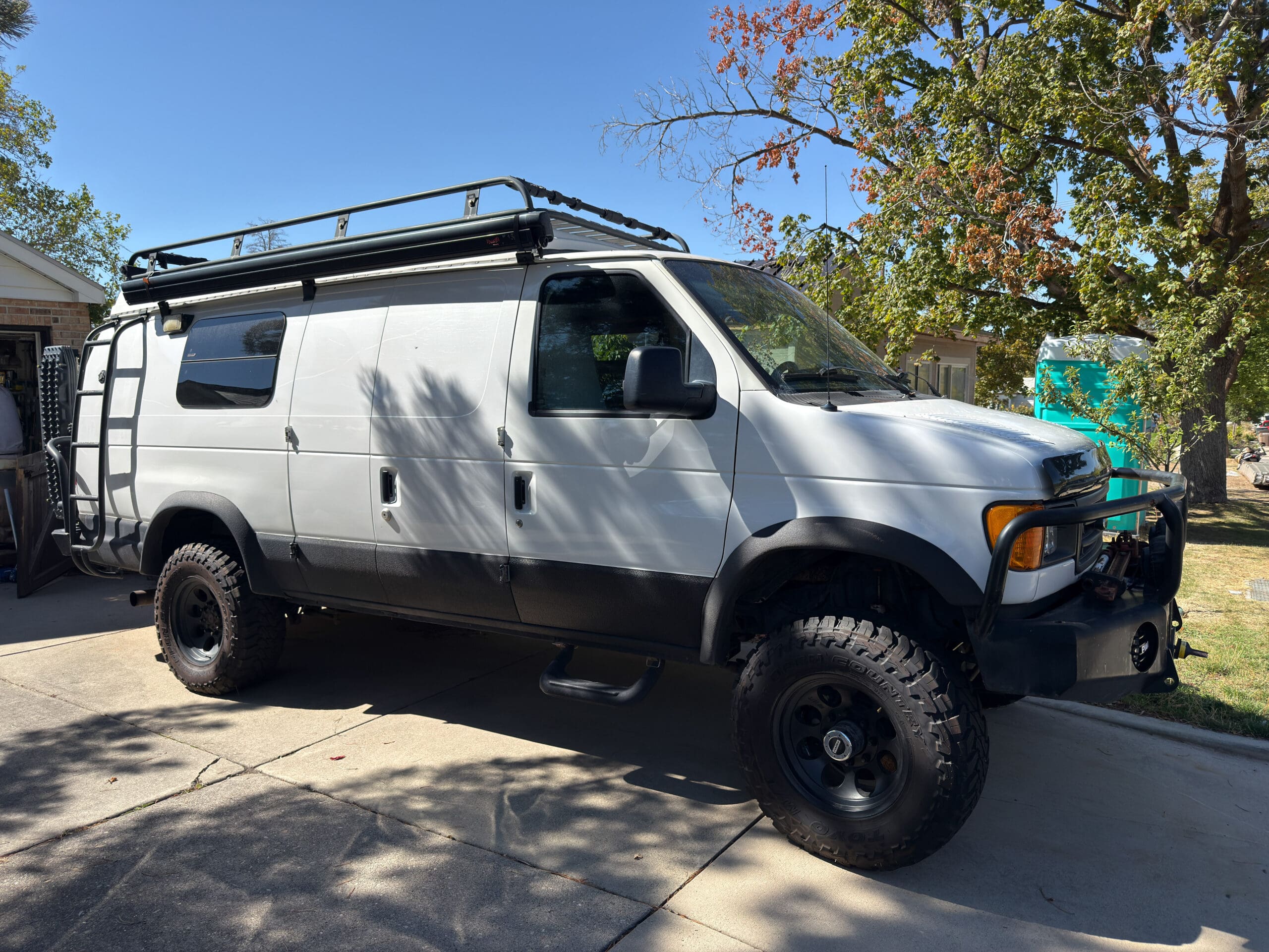 Ford E-350 4x4